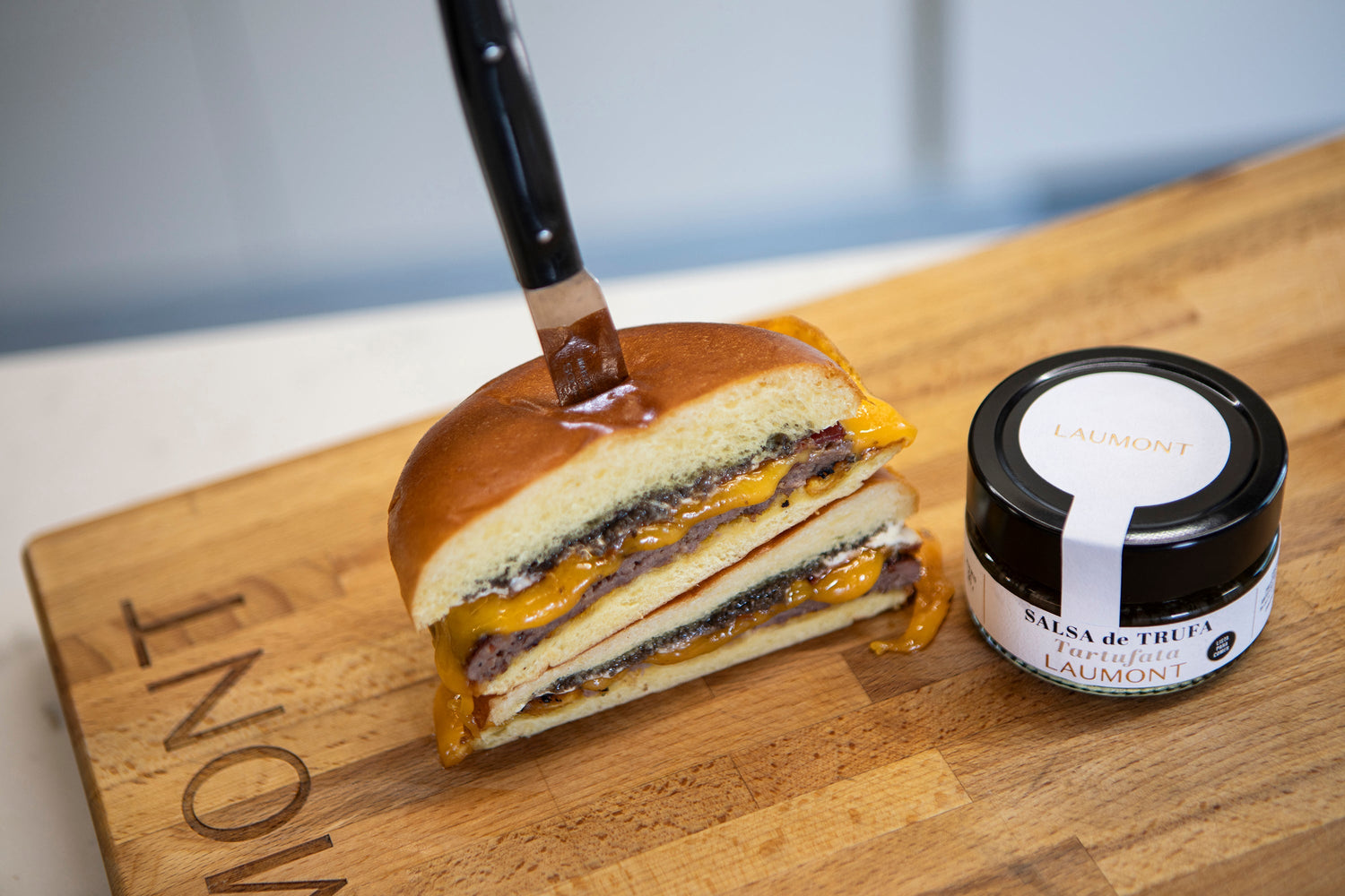 Smash burger with tartufata sauce