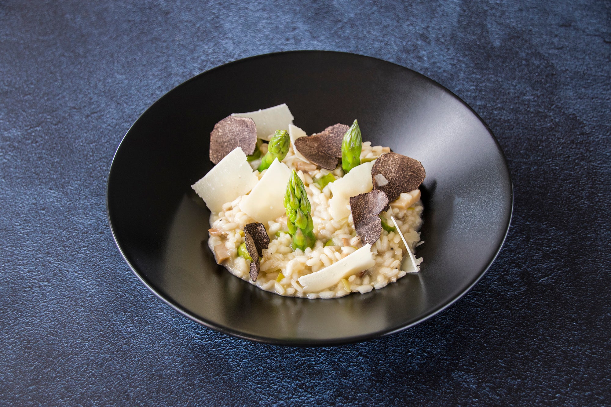 Boletus and asparagus risotto with black truffle